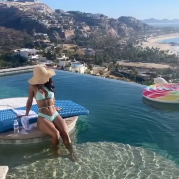 Beautiful Oh Polly Bikini size Medium - Picture 5 of 7